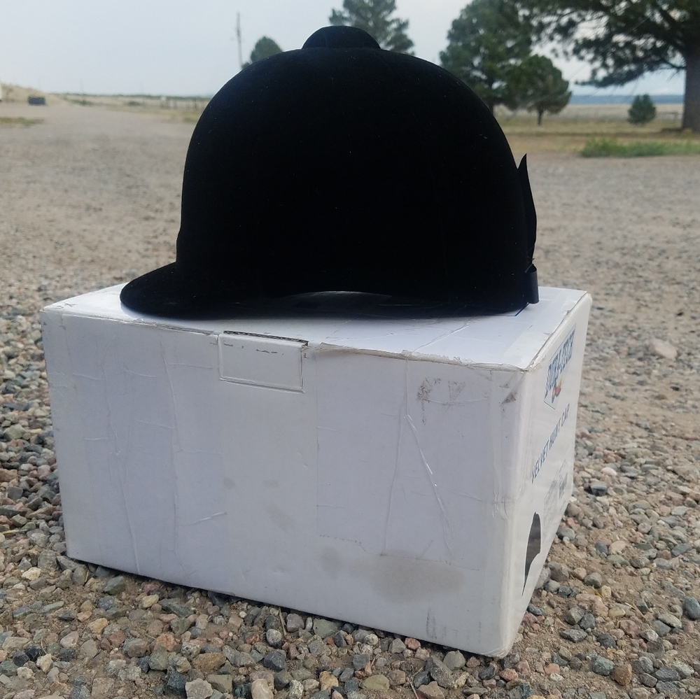 Velvet hunt cap
